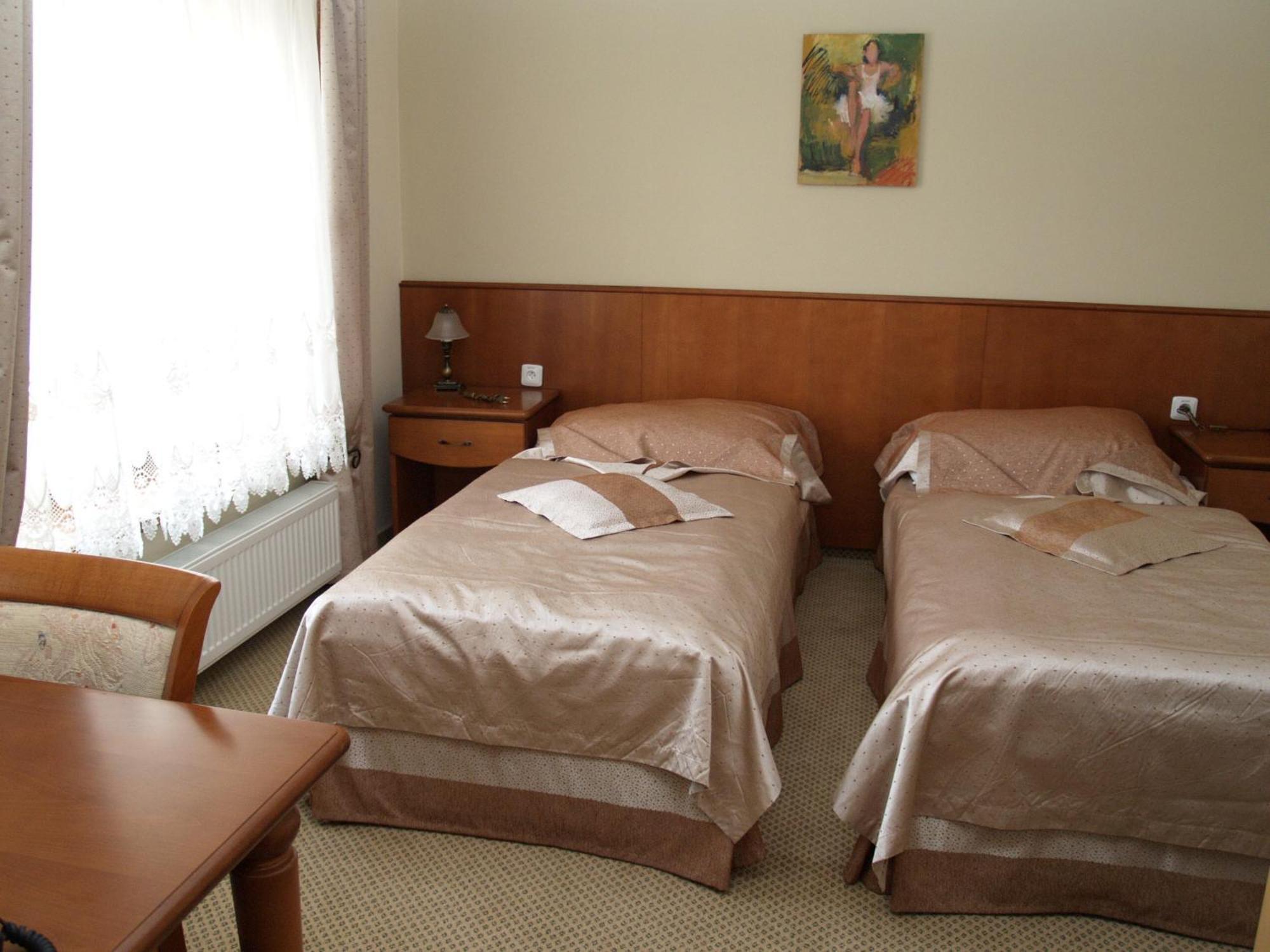Park Hotel Tartuf Beladice ภายนอก รูปภาพ