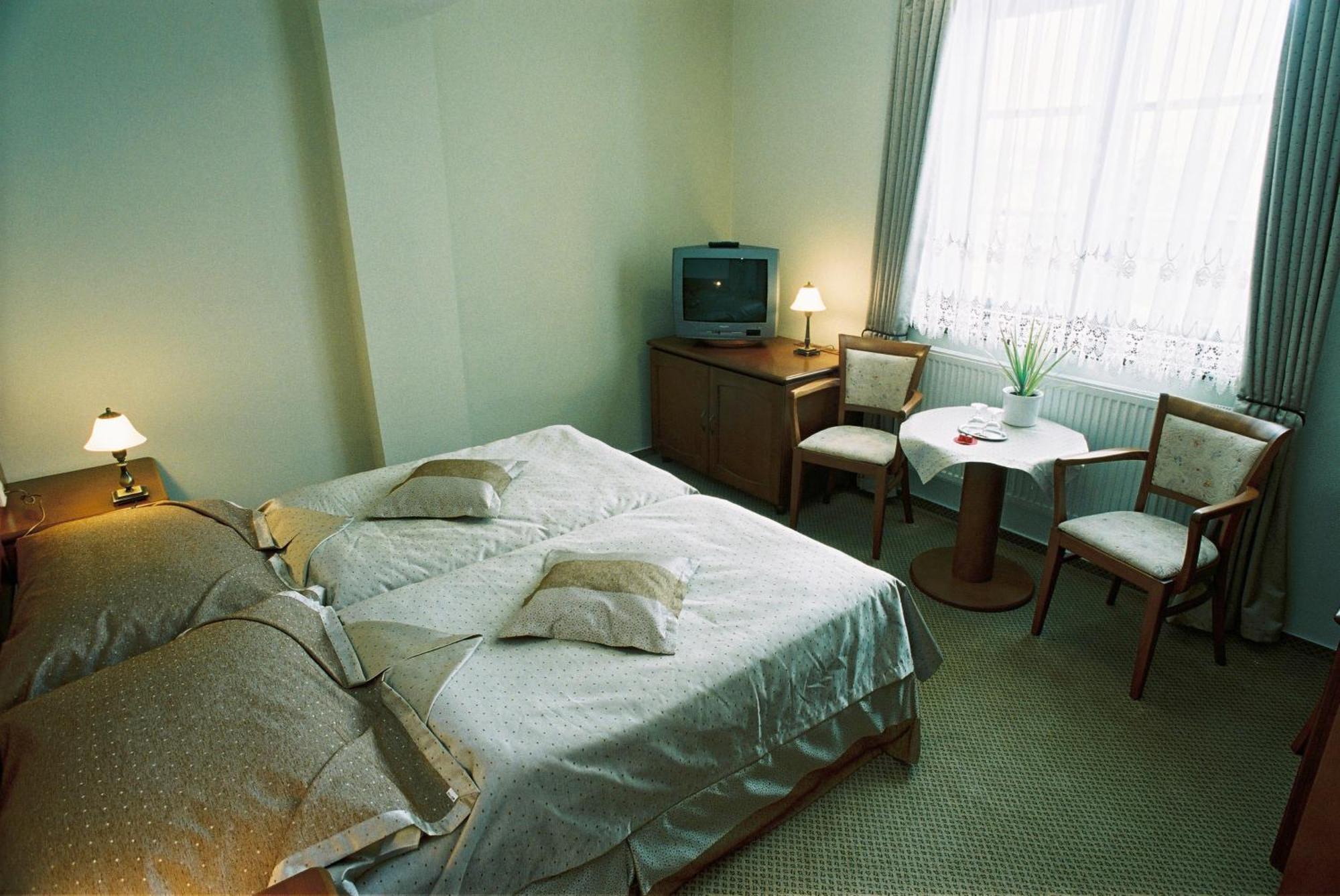 Park Hotel Tartuf Beladice ภายนอก รูปภาพ