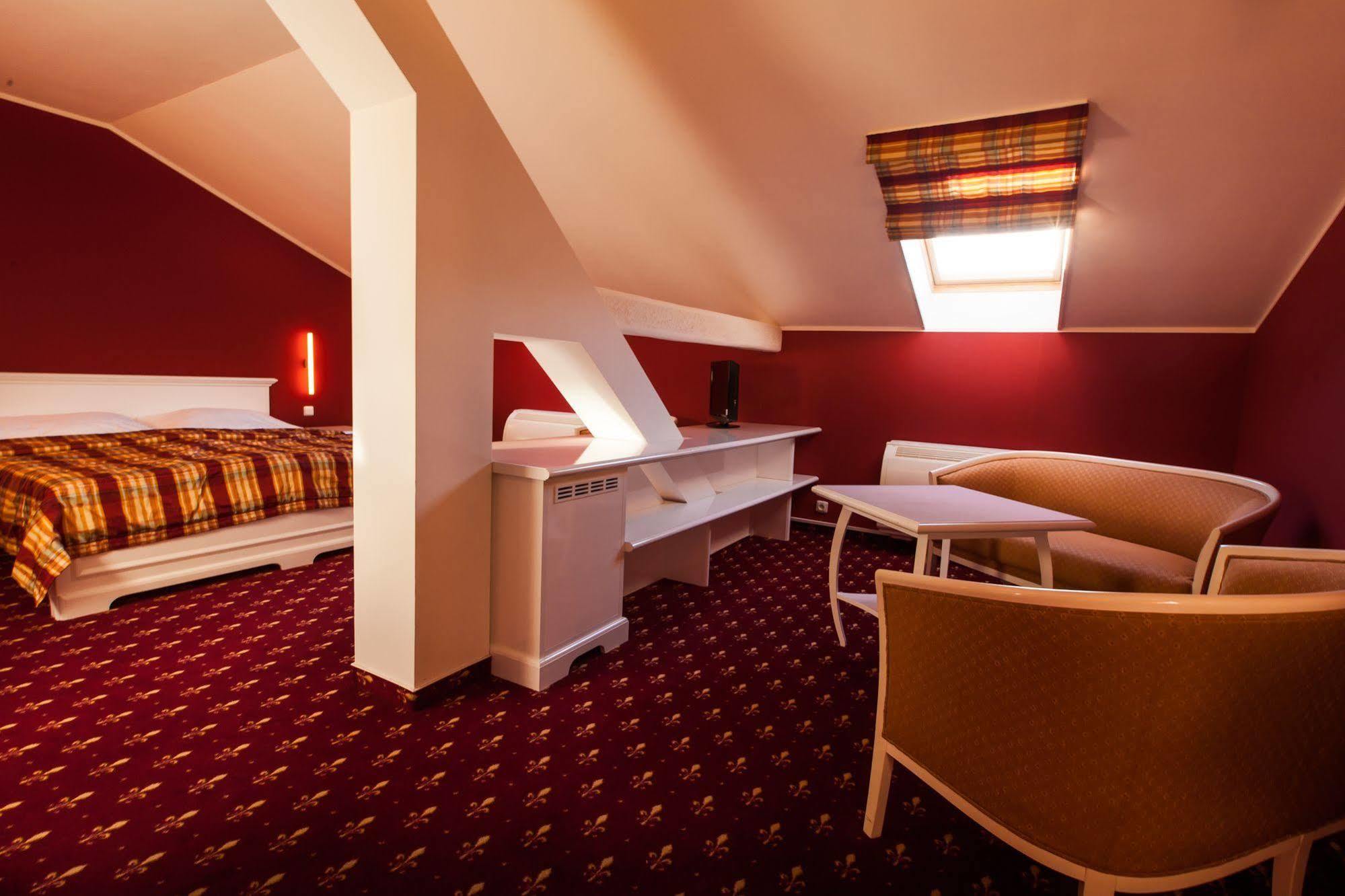Park Hotel Tartuf Beladice ภายนอก รูปภาพ