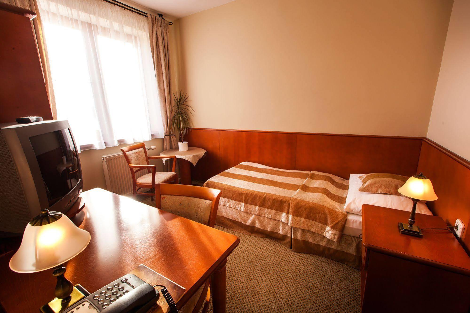 Park Hotel Tartuf Beladice ภายนอก รูปภาพ